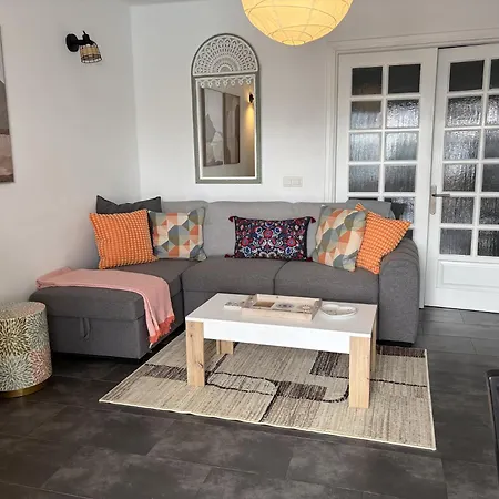 402 Loma